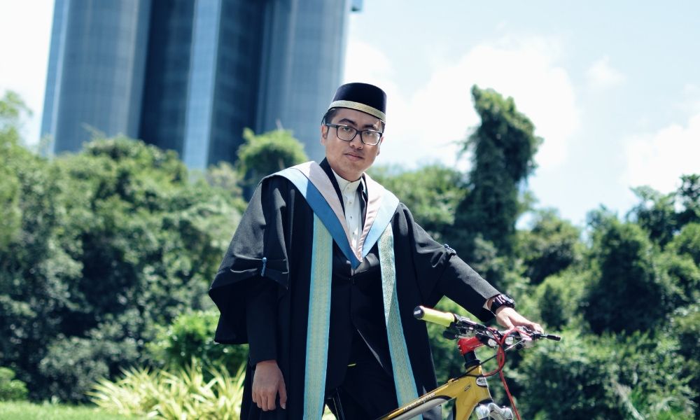 person graduated in bachelor degree